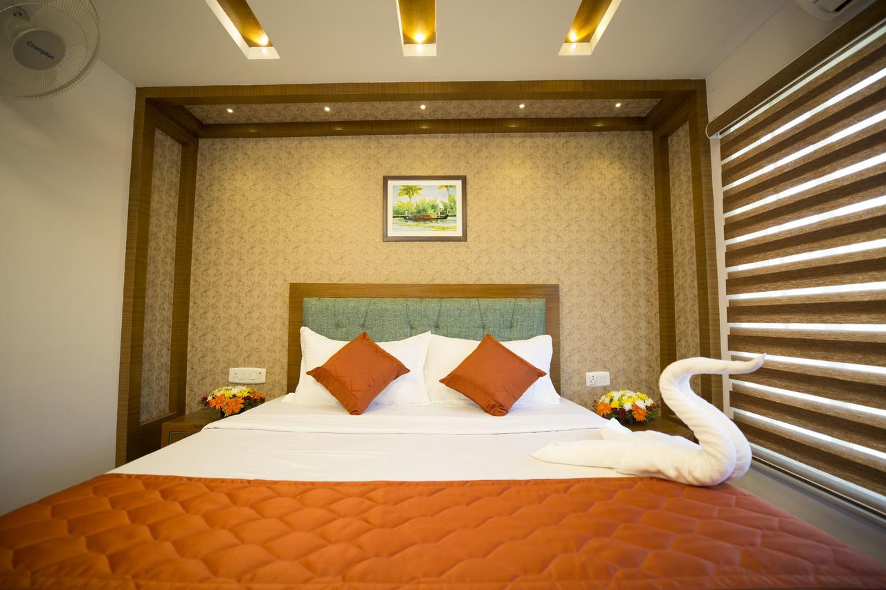 Casino Houseboats Hotel Alappuzha Екстериор снимка