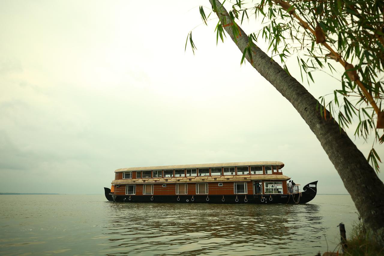 Casino Houseboats Hotel Alappuzha Екстериор снимка